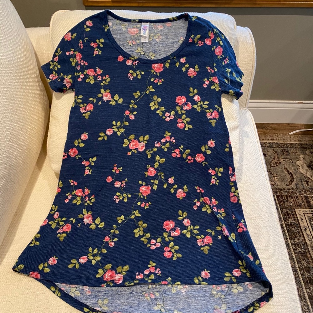 Lularoe Classic Tee XXS